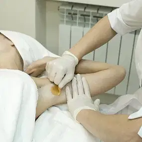 Шугаринг подмышек в Алматы салон Мерси