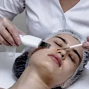 Атравматичная чистка лица