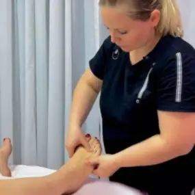 Сеанм сухого массажа в Алматы салон Мерси