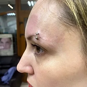Пирсинг брови
